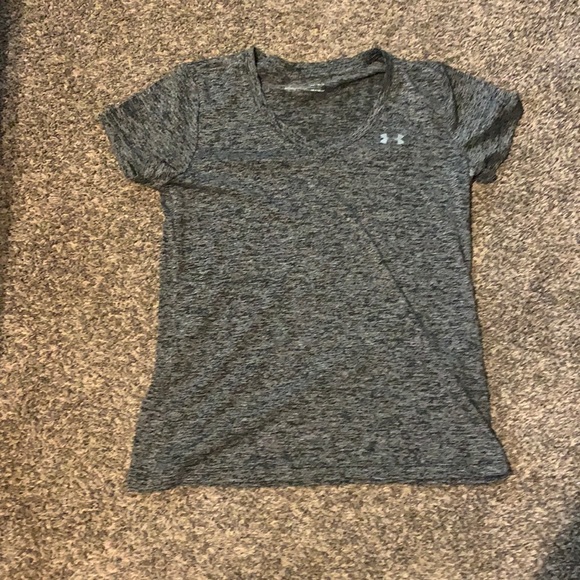 Heathered gray under armour shirt
